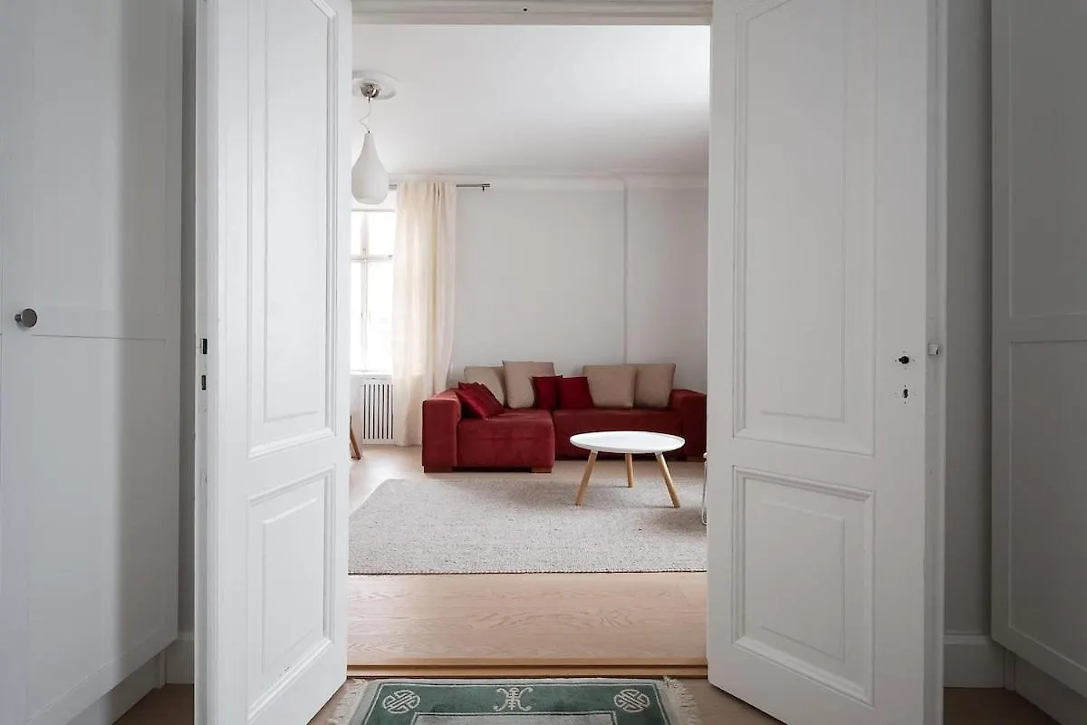 Viihtyisae Kaksio Etu-Toeoeloessae Apartment Helsinki